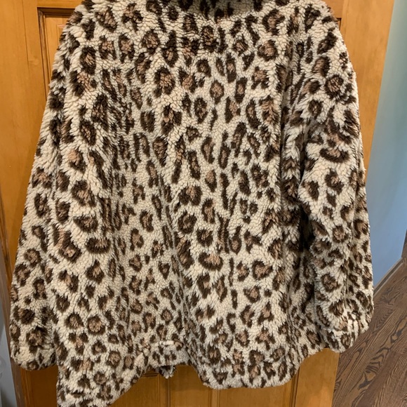 MuMu Leopard Fleece Coat - NWT size XL - Picture 2 of 4